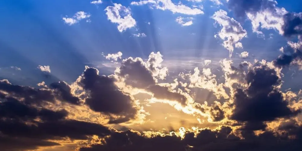 Sol entre nuvens deverá marcar o feriado desta egunda-feira (21)