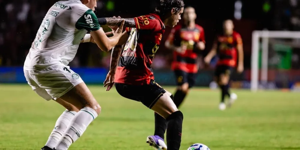 O Sport reclamou do pênalti marcado a favor do Palmeiras no final do jogo