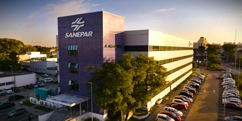 Diretor da Sanepar esteve prestando esclarecimentos aos deputados estaduais