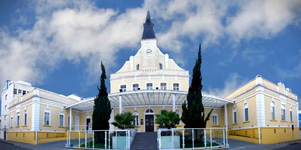 Hospital fica localizado no Centro de Ponta Grossa