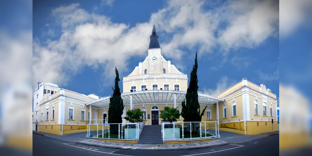 Hospital fica localizado no Centro de Ponta Grossa