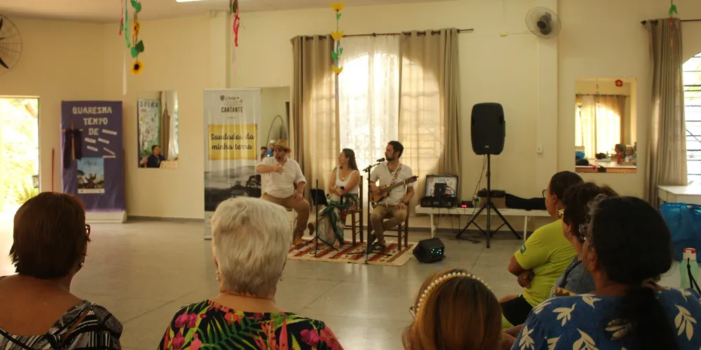 A apresentação é conduzida pela história contada pelo ator e produtor Eduardo Godoy