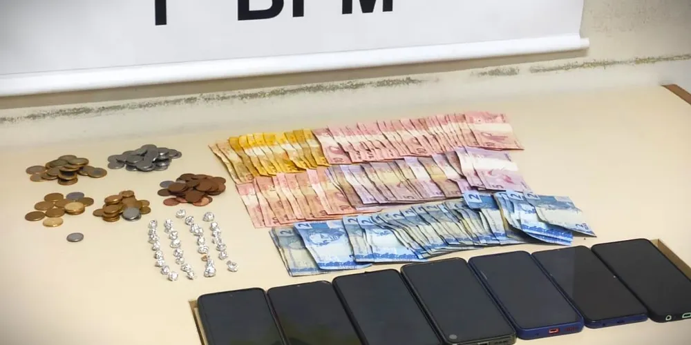 Polícia Militar fez a apreensão na rua Jataizinho, às 3h50