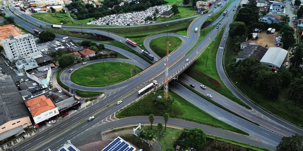 Viaduto Eurico Batista Rosas, ponto de encontro das BRs 373, 376 e PR-151