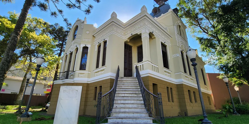 Visitação inicia pelas instalações do Museu Villa Hilda