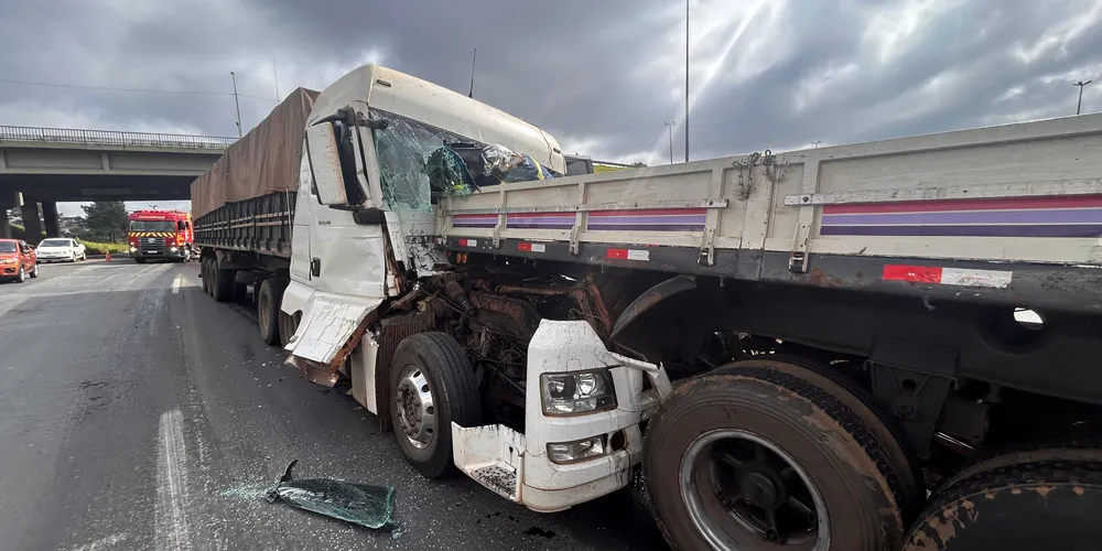 Acidente em abril do ano passado deixou caminhoneiro ferido na BR-376