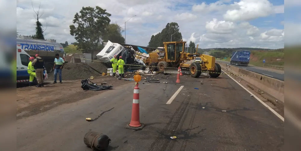 O motorista do caminhão entrou em óbito ainda no local