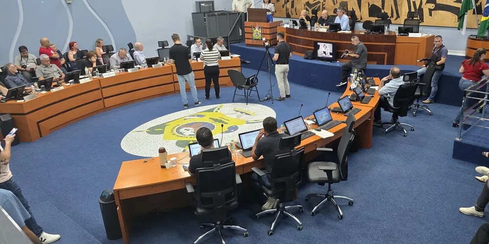 Vereadores fazem cobram providências da Sanepar quanto ao problema da falta d'água em Ponta Grossa