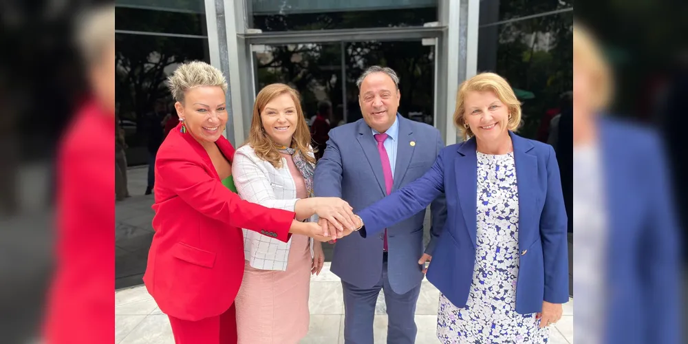 Deputado Hussein Bakri com a secretária de Estado da Mulher, Leandre Dal Ponte, e com as deputadas Cloara Pinheiro e Márcia Huçulak