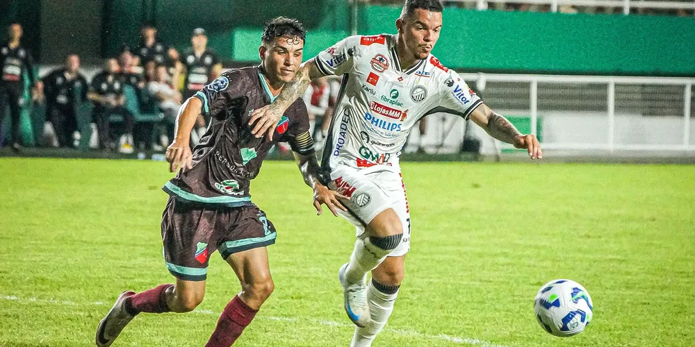 O jogo foi travado entre as duas equipes e o empate não saiu do placar.