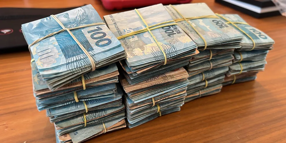 Os mandados de busca e apreensão estão sendo cumpridos em um imóvel rural na cidade de Indaiatuba