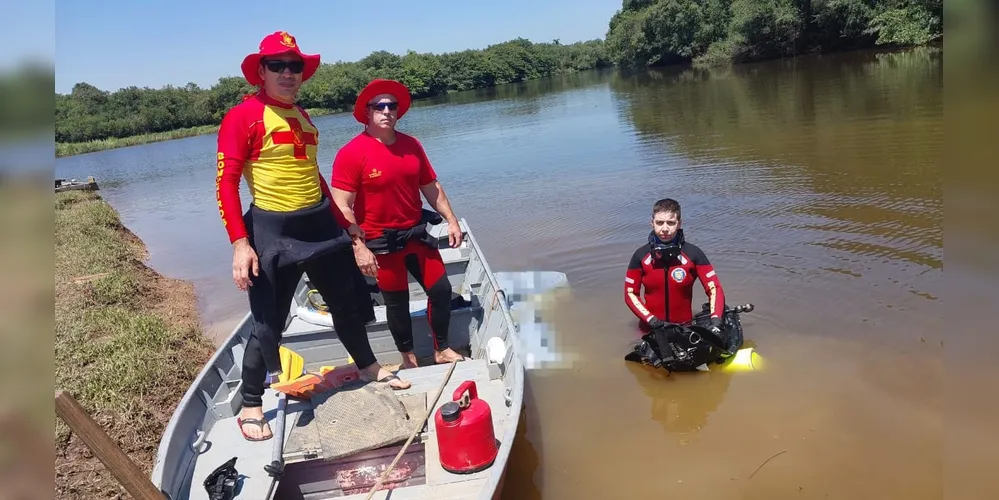 Uma equipe dos Bombeiros Militares localizou o corpo do homem.