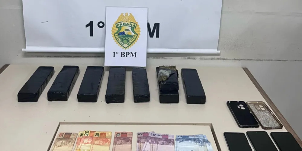 Os envolvidos, assim como a droga, foram encaminhados à 13⁠ª Subdivisão Policial (SDP)