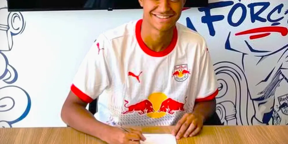 O atacante Pedro Severino pertence ao Botafogo-SP, mas foi emprestado ao Bragantino na semana passada