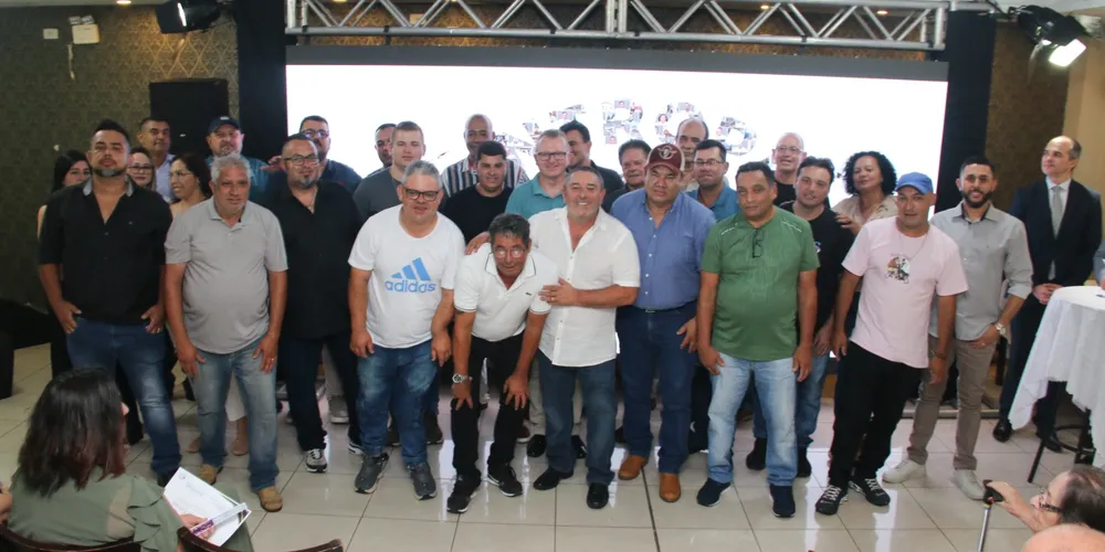 Todos os diretores receberam brindes personalizados e um certificado de posse