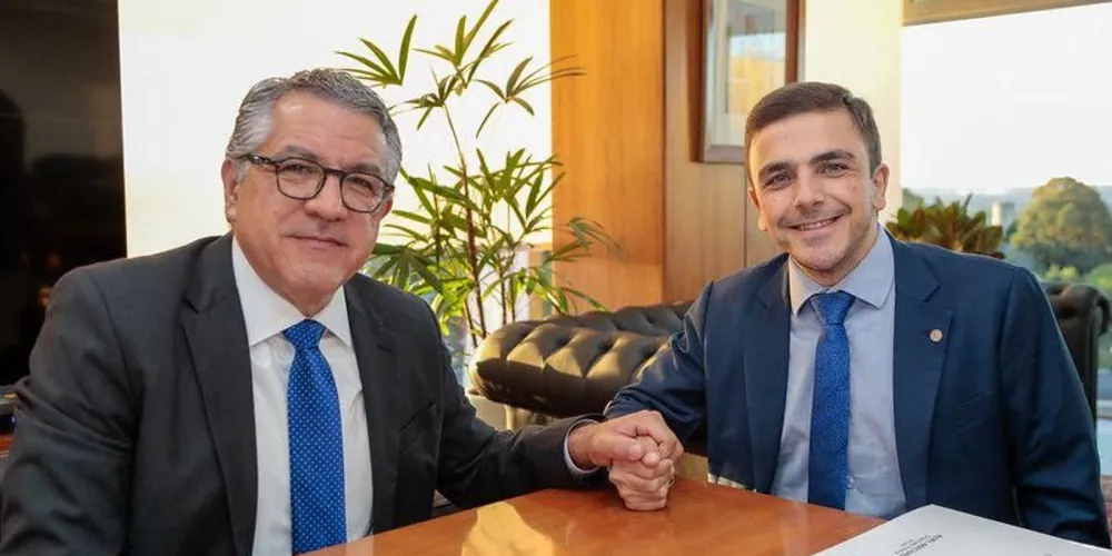 Deputado Aliel Machado ao lado do Ministro da Saúde, Alexandre Padilha