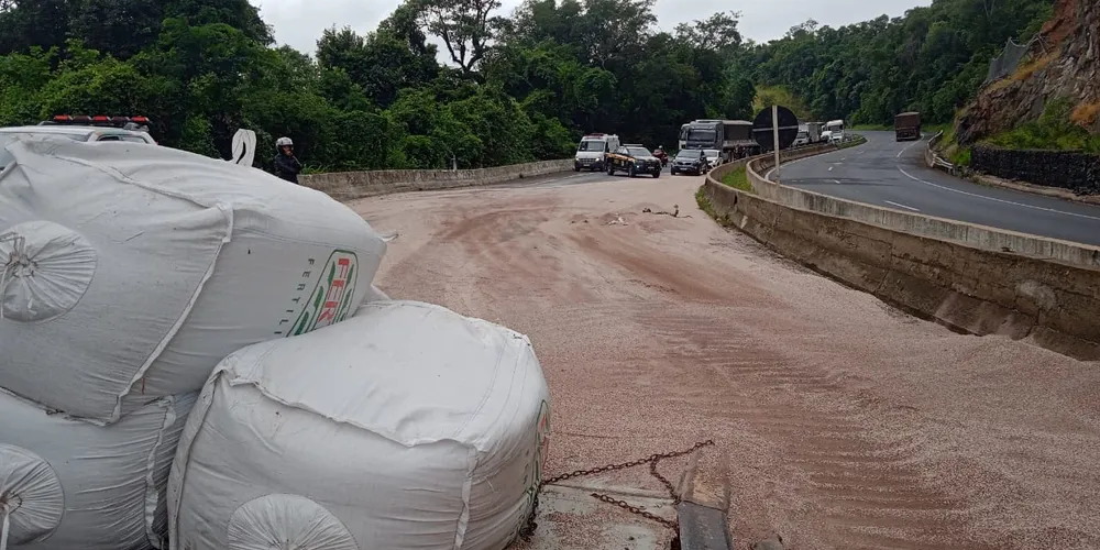O tombamento aconteceu por volta das 10h da manhã