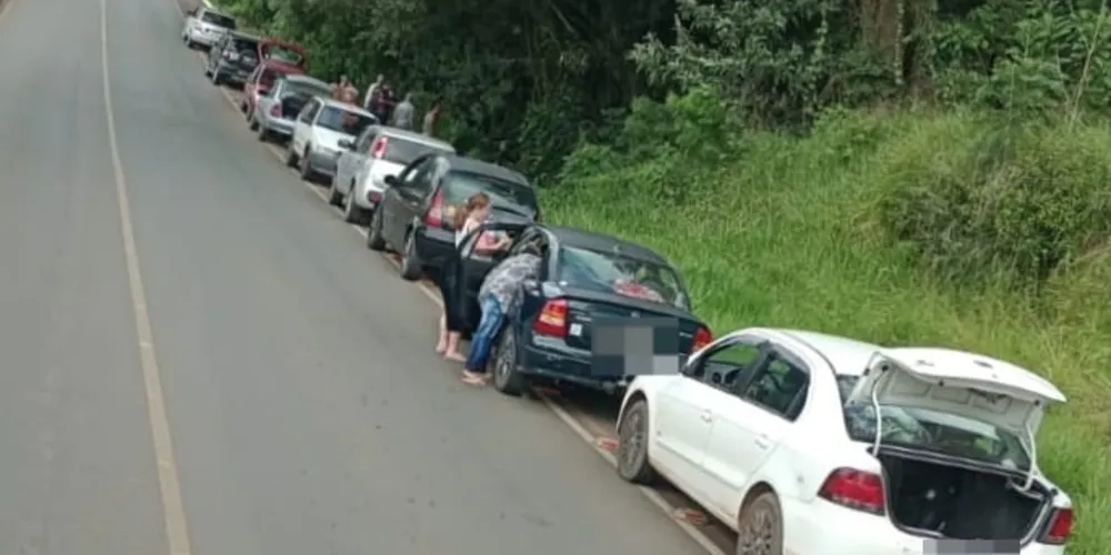 O momento foi registrado por moradores que passaram no local.