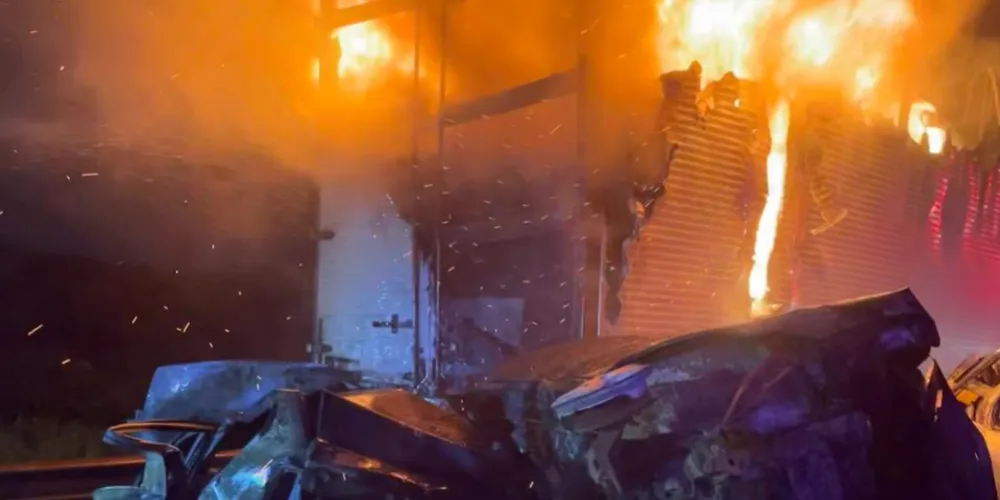 Incêndio iniciou após a colisão