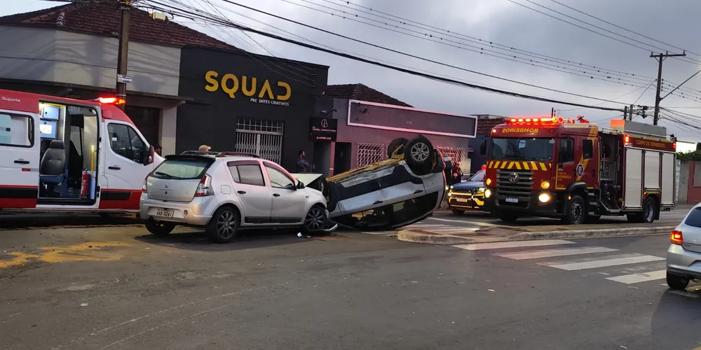 Agentes de Trânsito e Segurança Viária, da PM, médicos do Samu e socorristas do Corpo de Bombeiros estiveram no local