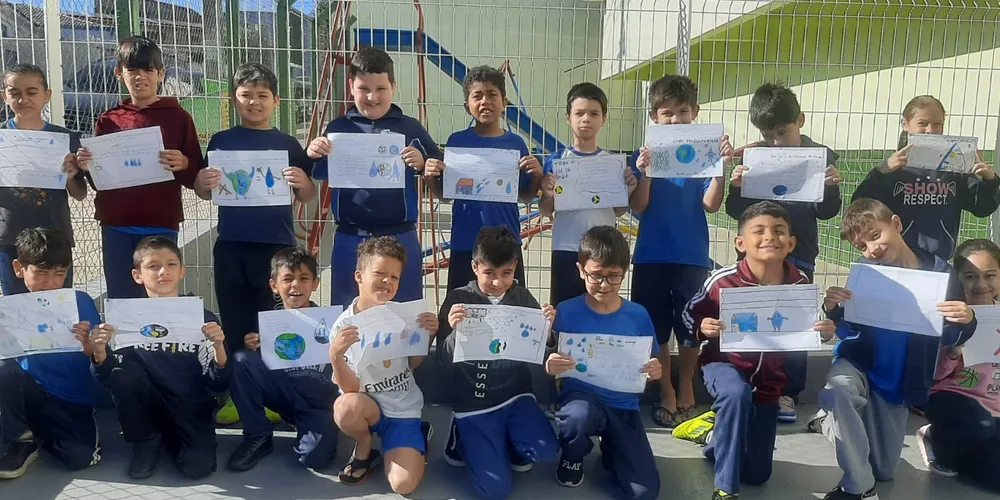 A classe elaborou diversos cartazes de conscientização sobre o uso adequado da recurso natural