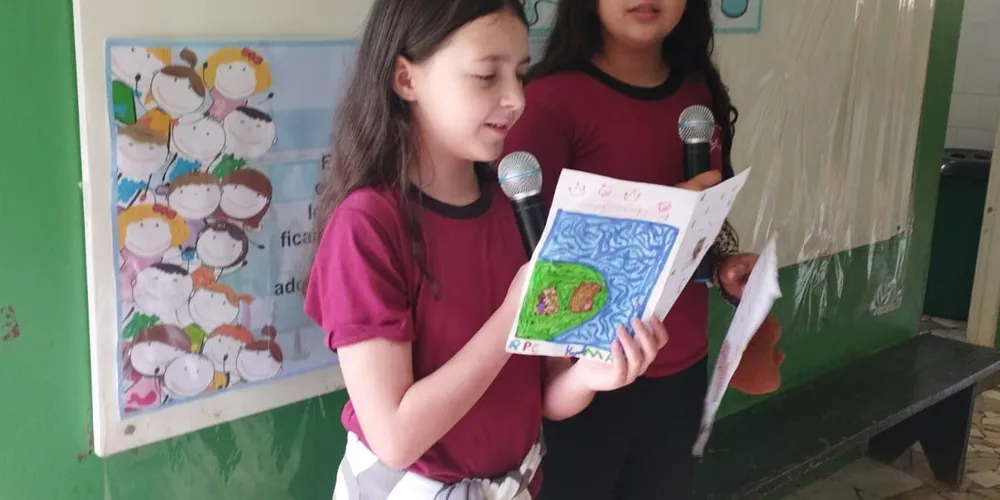 A iniciativa consiste na apresentação de matérias e notícias pelos alunos