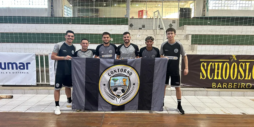 Parte do elenco do Contorno Futsal
