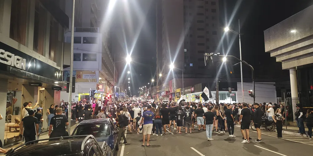 Torcedores lotaram a avenida