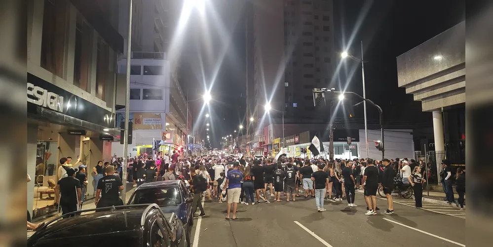 Torcedores lotaram a avenida