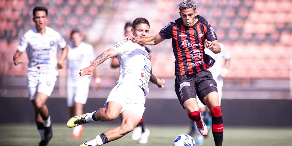 Todos os gols da partida foram marcados no segundo tempo