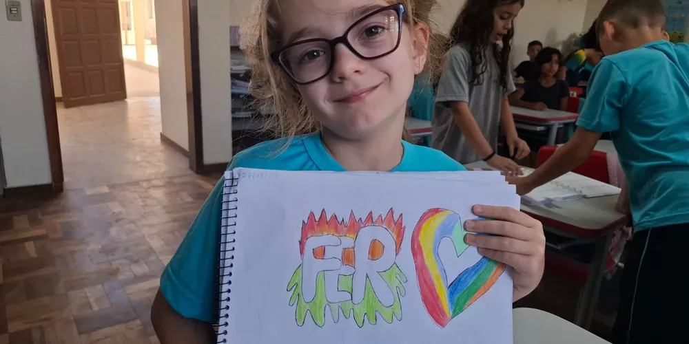 Uma das propostas realizadas pelos alunos consistiu em desenhos no estilo grafite, expressando suas emoções de forma artística