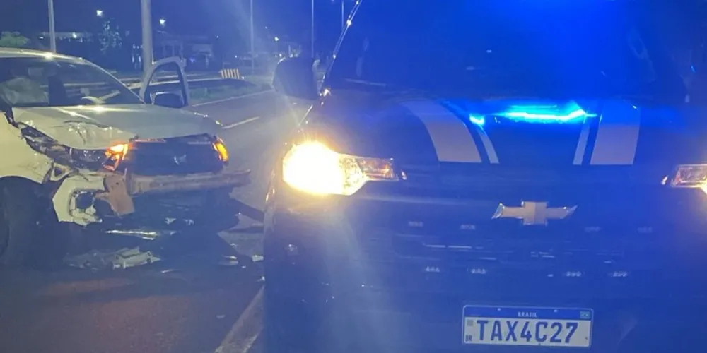 Jovem tentou fugir dos policiais por cerca de seis quilômetros, até colidir contra a viatura