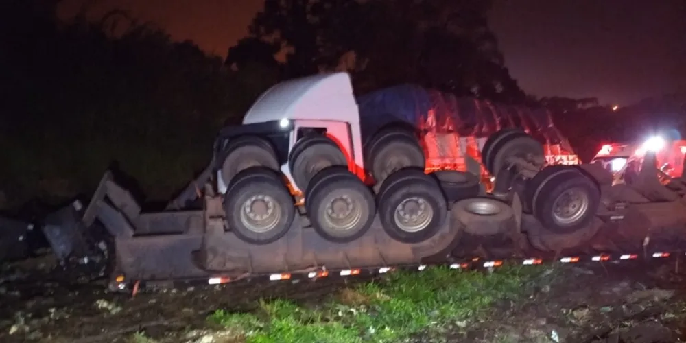 A rodovia segue totalmente interditada, sem previsão para liberação