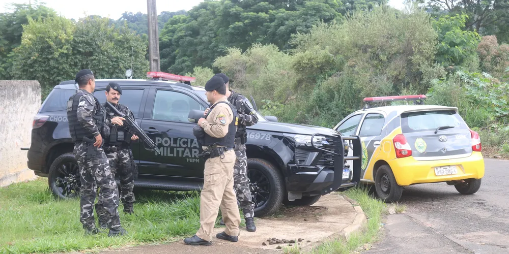 O suspeito teria pegado a faca das mãos da vítima