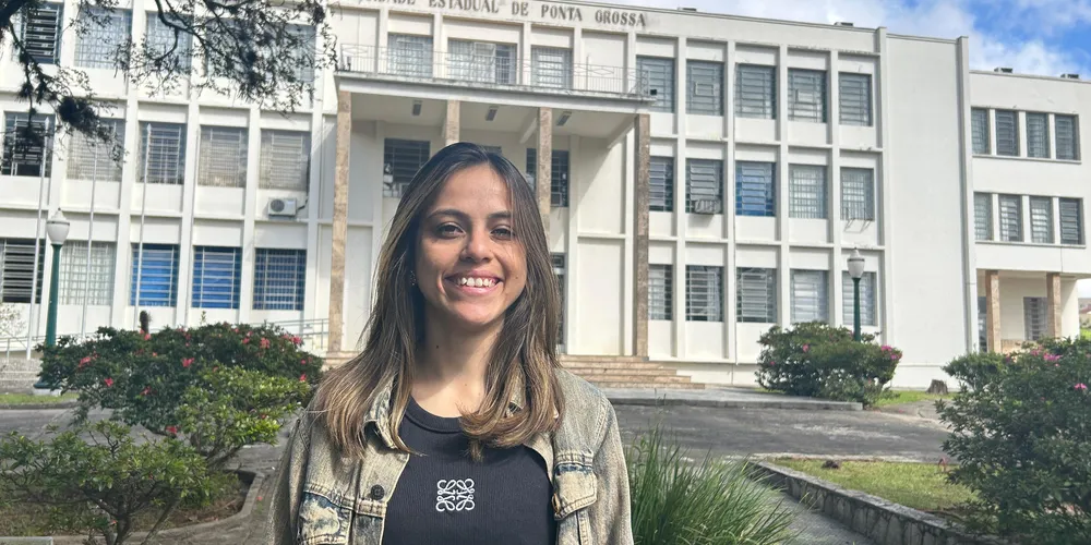 A história de superação de Vanusa Gonçalves, que viveu em situação de rua e passou em 1º lugar no Vestibular da UEPG virou tema de um livro infantil