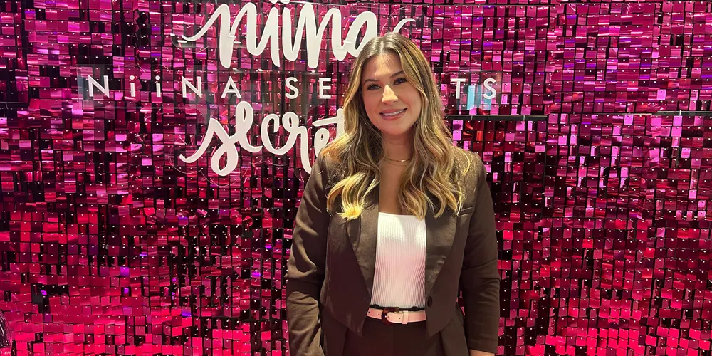 Niina veio a Ponta Grossa por meio do projeto Giro da Niina, que visa estreitar laços com consumidores e revendedores de sua linha de produtos