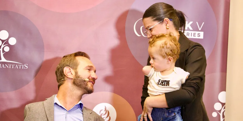 Nick Vujicic conhecendo José Bonini