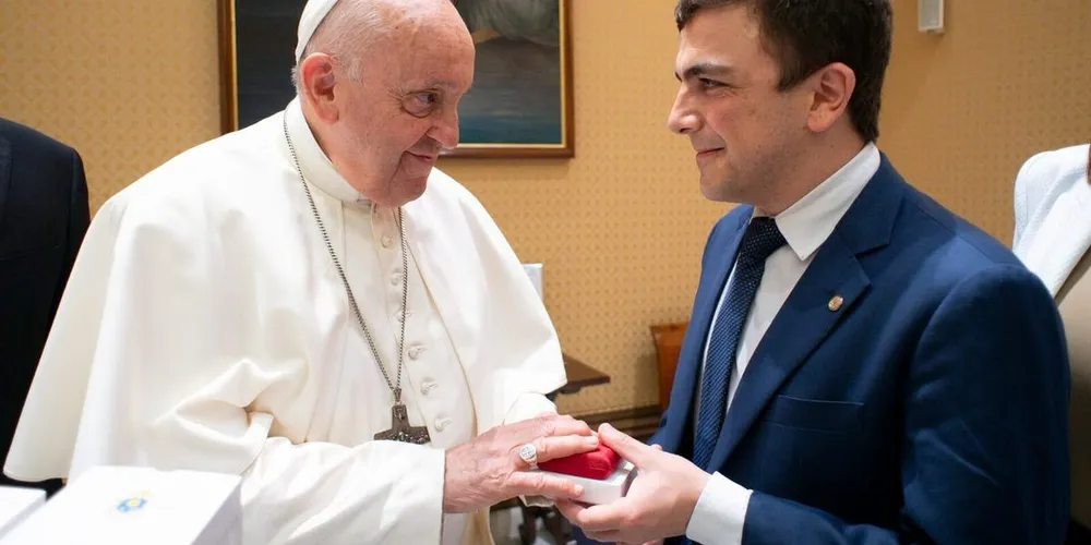 Deputado federal participou de encontro com o Santo Padre em 2023, durante missão oficial da Comissão dos Direitos da Pessoa Idosa