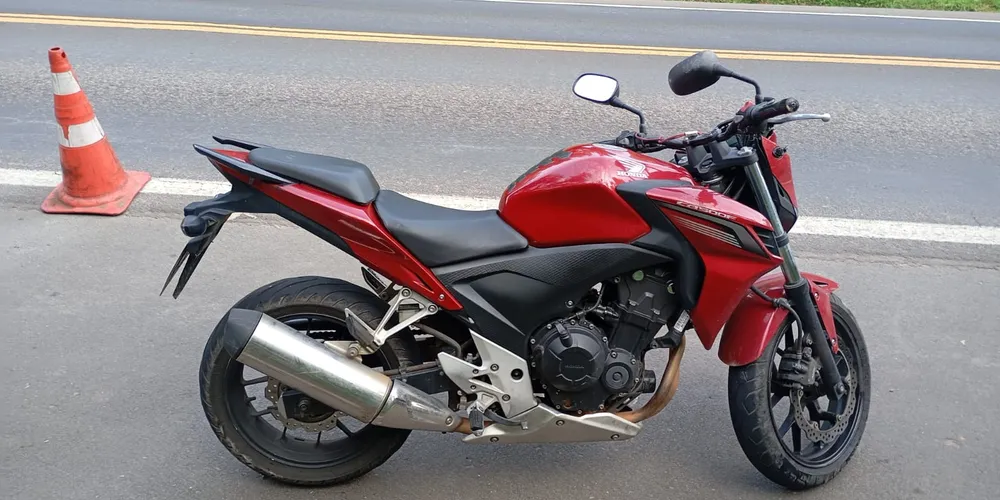 O motociclista estava devidamente habilitado