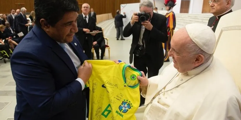 O presidente da CBF, Ednaldo Rodrigues, lamentou a morte do pontífice