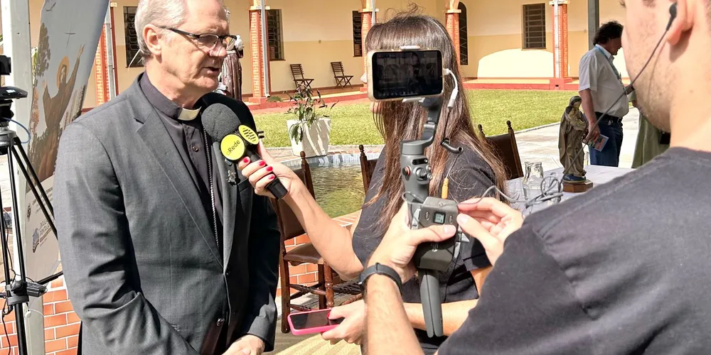 Dom Bruno Elizeu Versari durante a sua entrevista para o Portal aRede