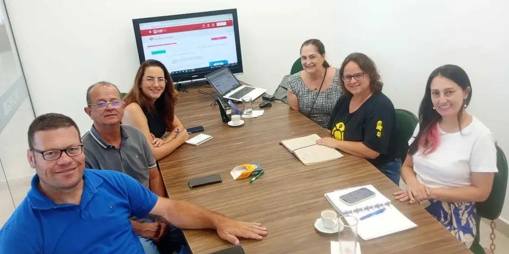 Equipe do município participou de uma reunião estratégica com representantes da Agência de Desenvolvimento do Turismo dos Campos Gerais (Adetur)