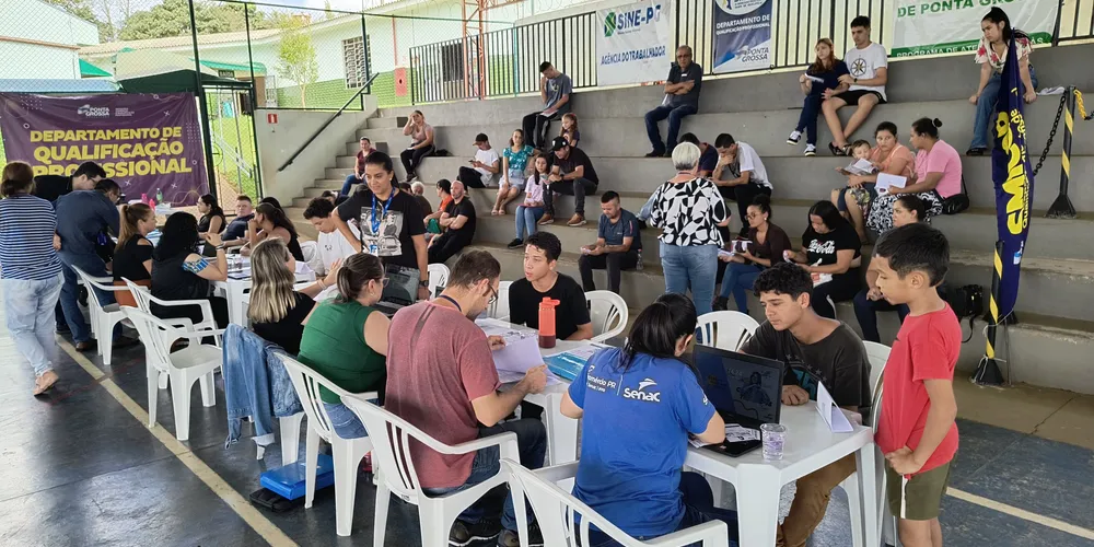 A ação ocorreu na Vila São Francisco, no bairro de Uvaranas, na Escola Municipal Dr. Carlos Ribeiro de Macedo