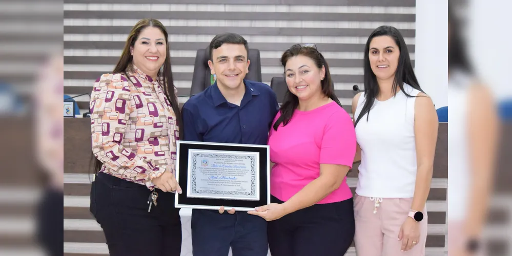 A homenagem ao deputado foi proposta pela vereadora Raquel de Oliveira e teve aprovação unânime entre os demais membros do Legislativo