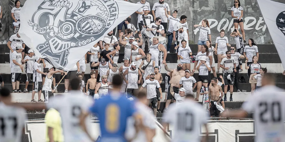 Na primeira partida entre as equipes na temporada, o fantasma venceu por 3 a 0