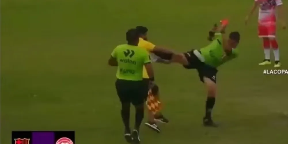 Momento em que Luis Alegra acerta um golpe em um membro da comissão técnica do Magdalena
