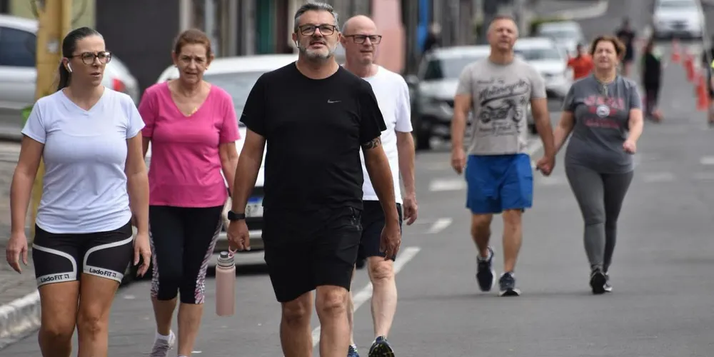As vias ofertam espaços para caminhada, corrida, patinação, ciclismo e outras atividades não motorizadas