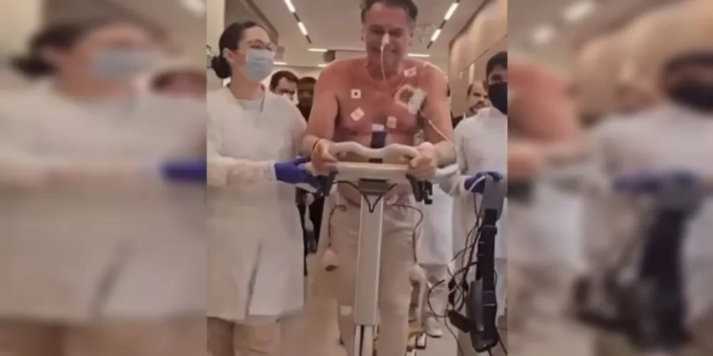 No vídeo, é possível ver Bolsonaro caminhando após a cirurgia que durou 12 horas
