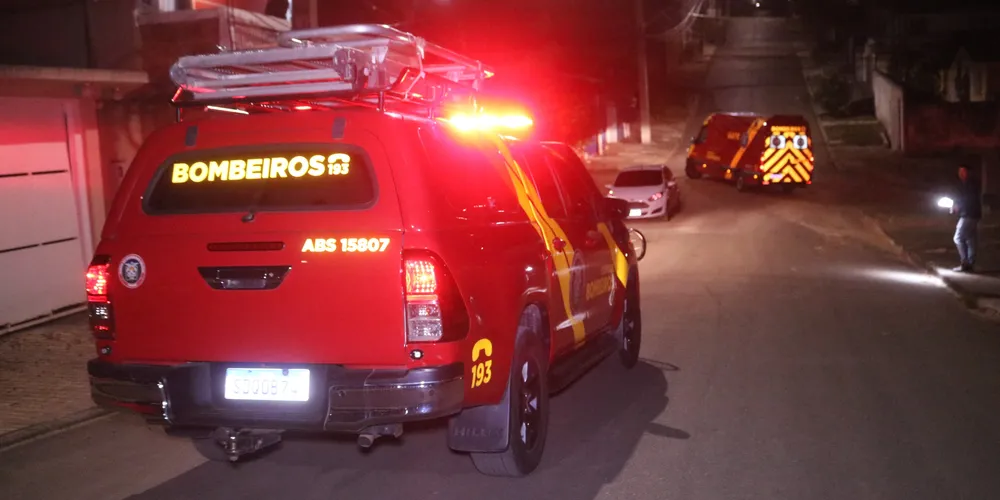 Os bombeiros foram até o local de atendimento