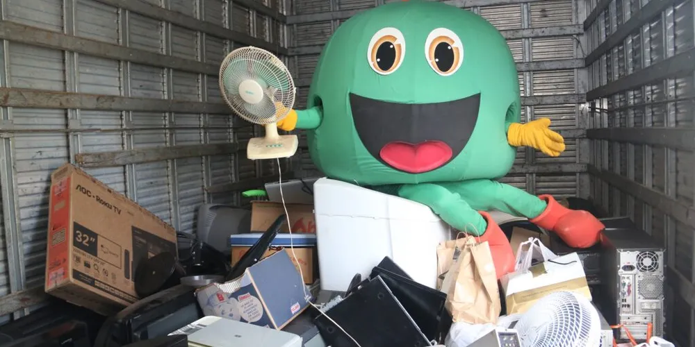 O Bota Fora visa oferecer à população um local adequado para o descarte de equipamentos eletrônicos inutilizados.